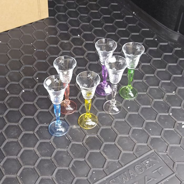 Продаётся набор рюмок