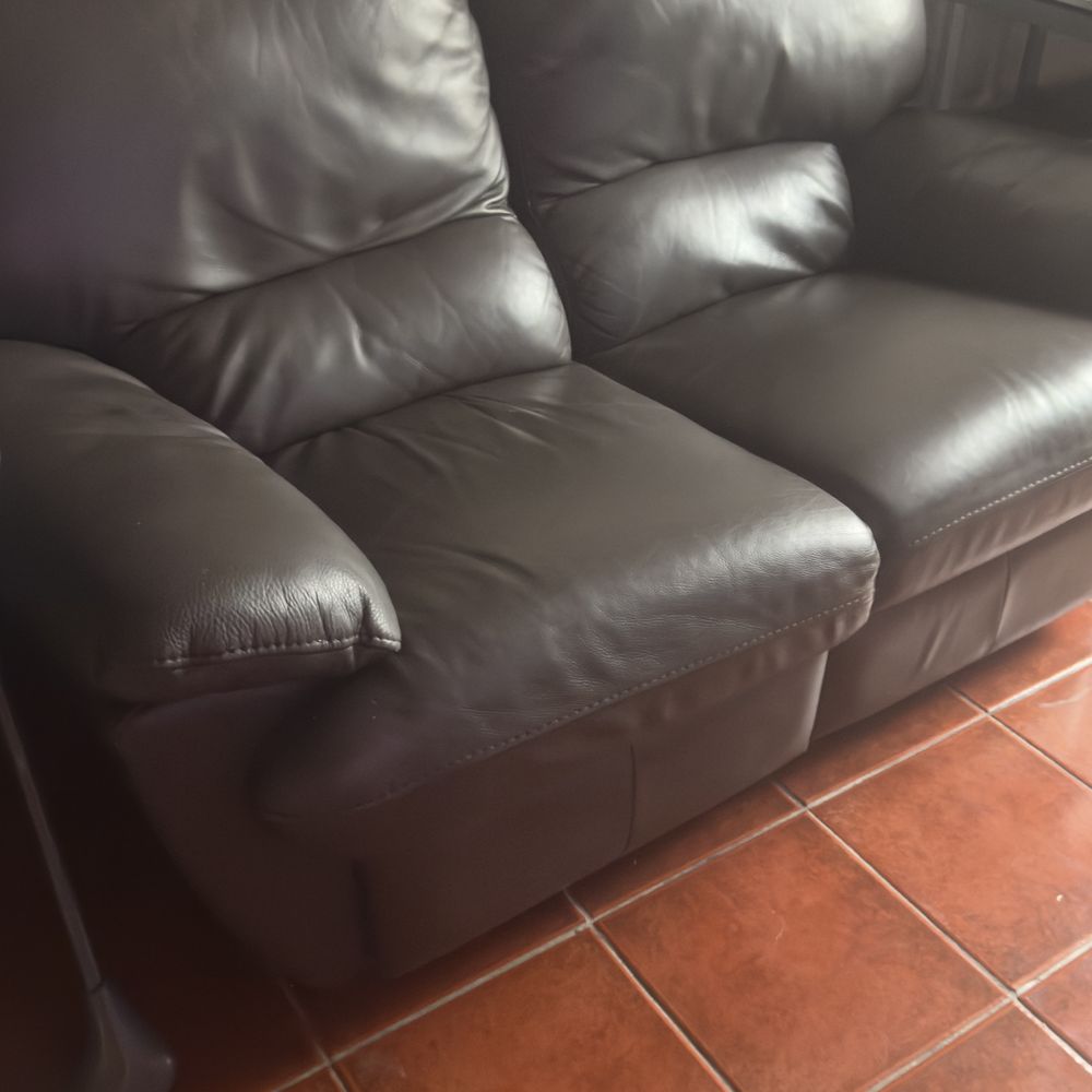 Sofa em pele 3 lugares