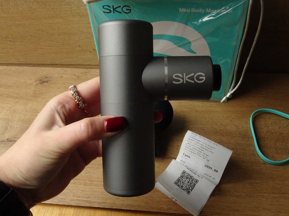 Перкусійний міні-масажер SKG F3mini сірого кольору