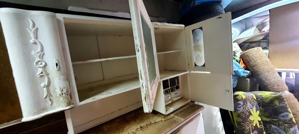 Góra starego kredensu kuchennego lata 60/70