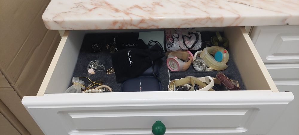 Movel de casa de banho com espelho e pedra mármore. 
Dimensões
- 195 c