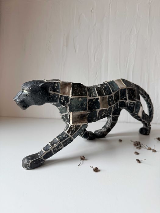 Pantera. Rzeźba w stylu afrykańskim. Figurka. Figura. Dziki kot.