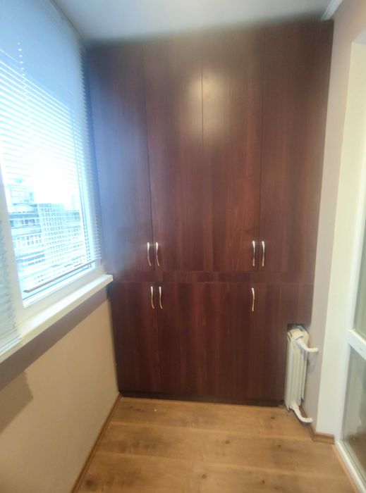 Продаж затишної  трикімнатної квартири в центрі міста.