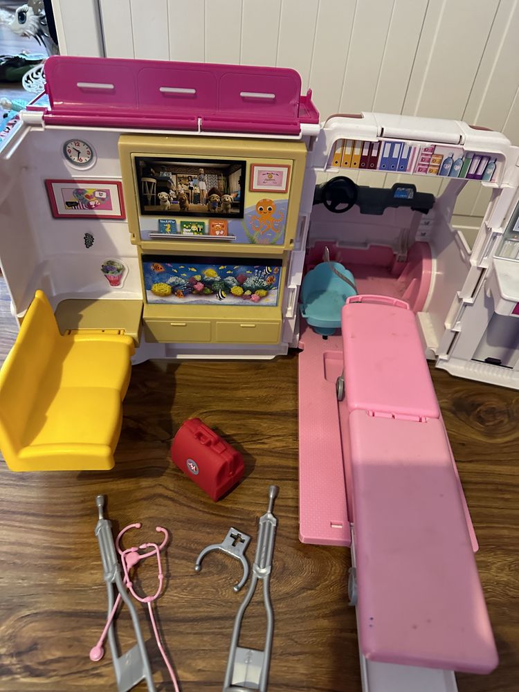 Barbie mattel ambulans auto karetka zestaw