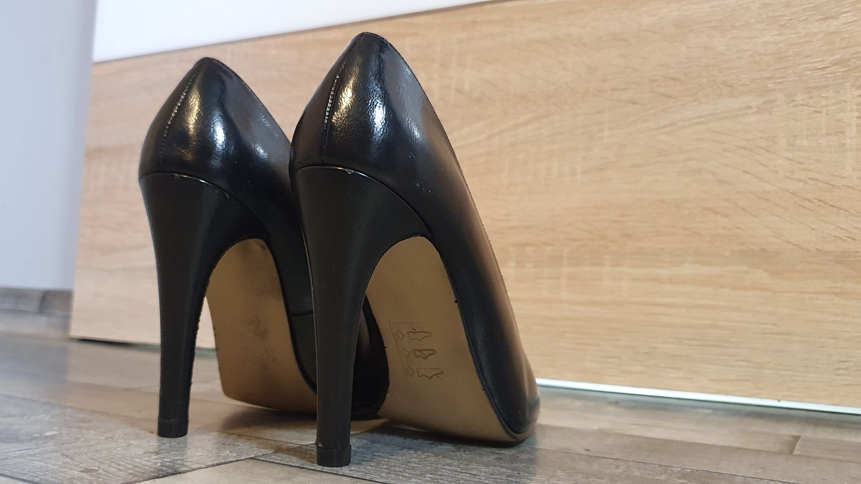 Szpilki Beverly Hills czarne długość wkładki 27 cm!