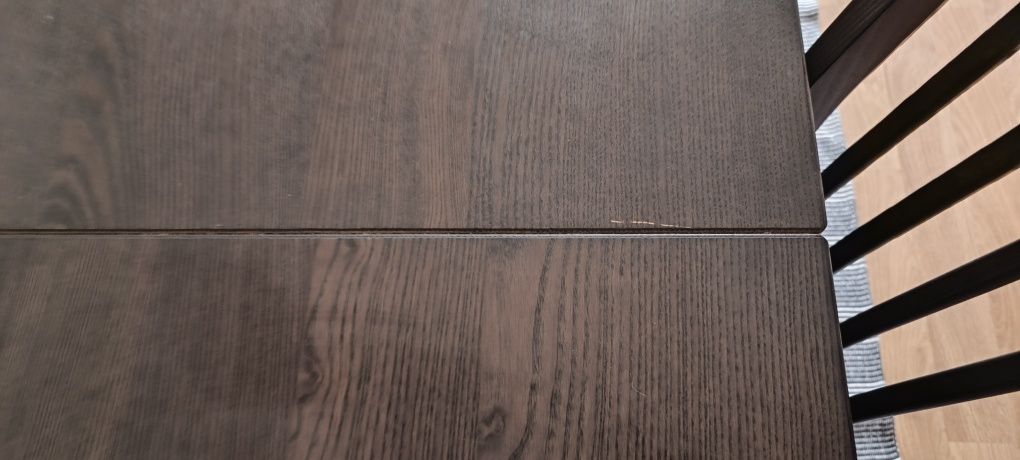 Mesa extensível e  6 cadeiras castanho escuro