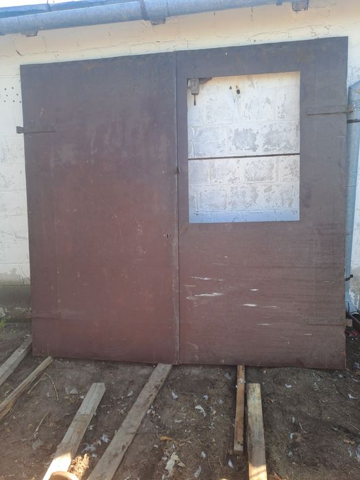 Sprzedam  drzwi  garażowe