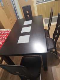 Stół do pokoju na 4-6 krzeseł
