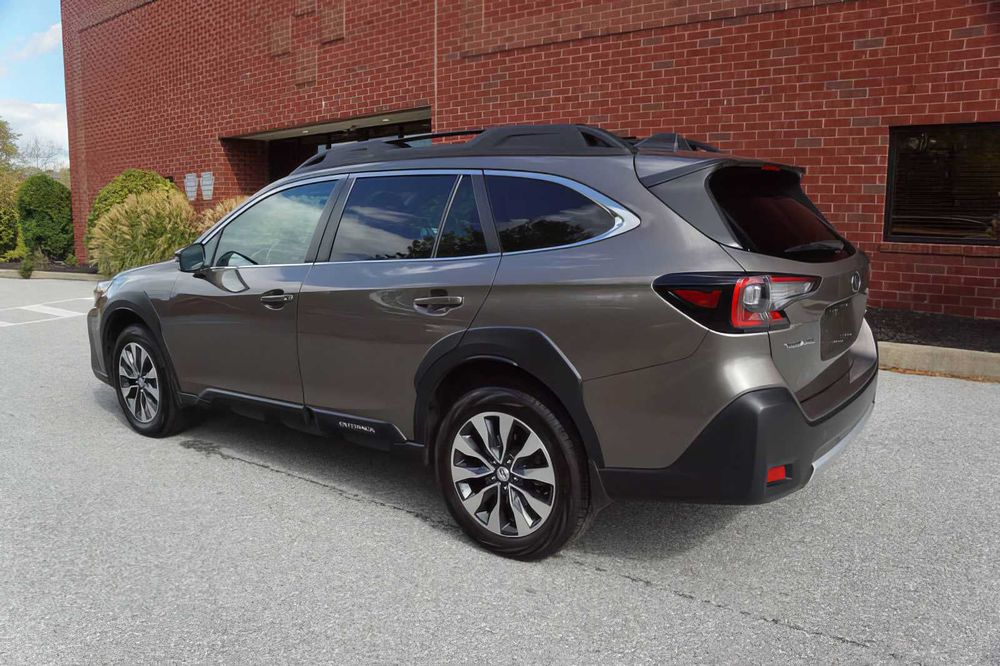 Subaru Outback      2023