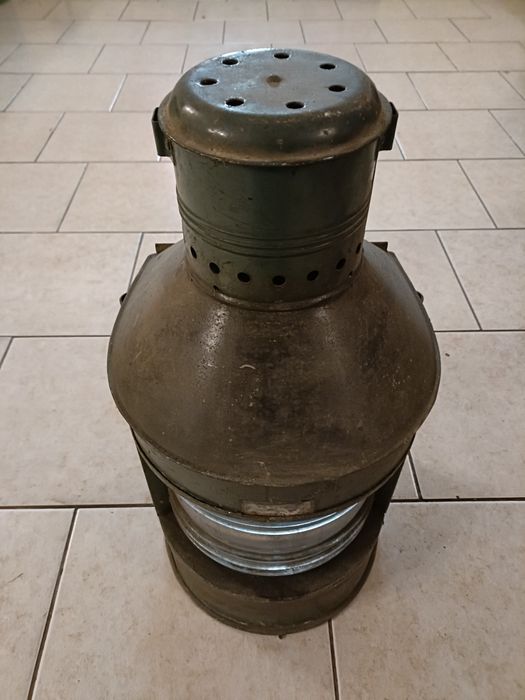 Lampa okrętowa naftowa