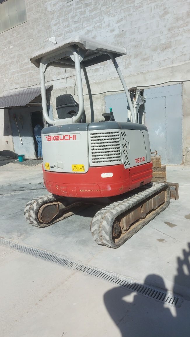 Мініекскаватор Takeuchi TB 23 R. 2.5 т.