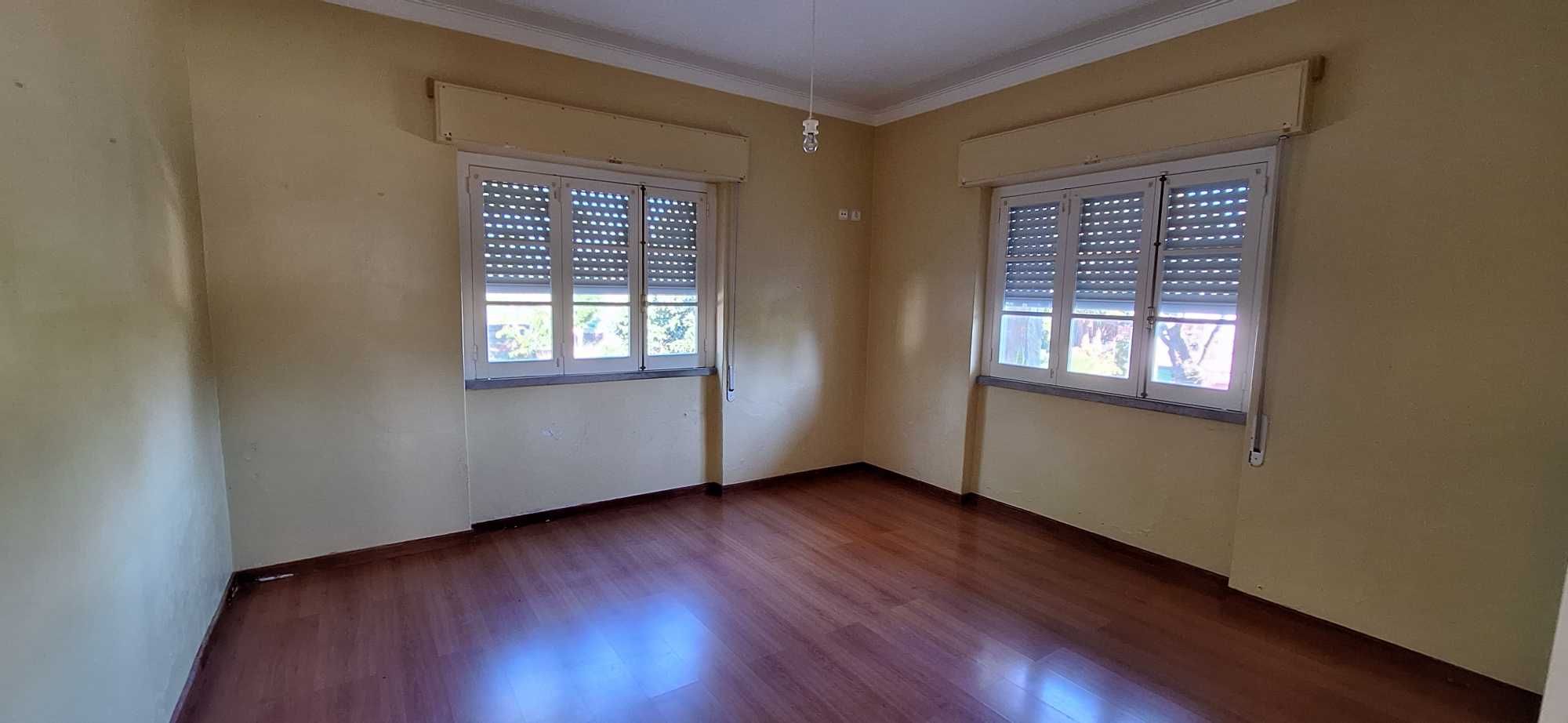 Moradia com Garagem e 500m² de Terreno – Pontével (5 min do Cartaxo).