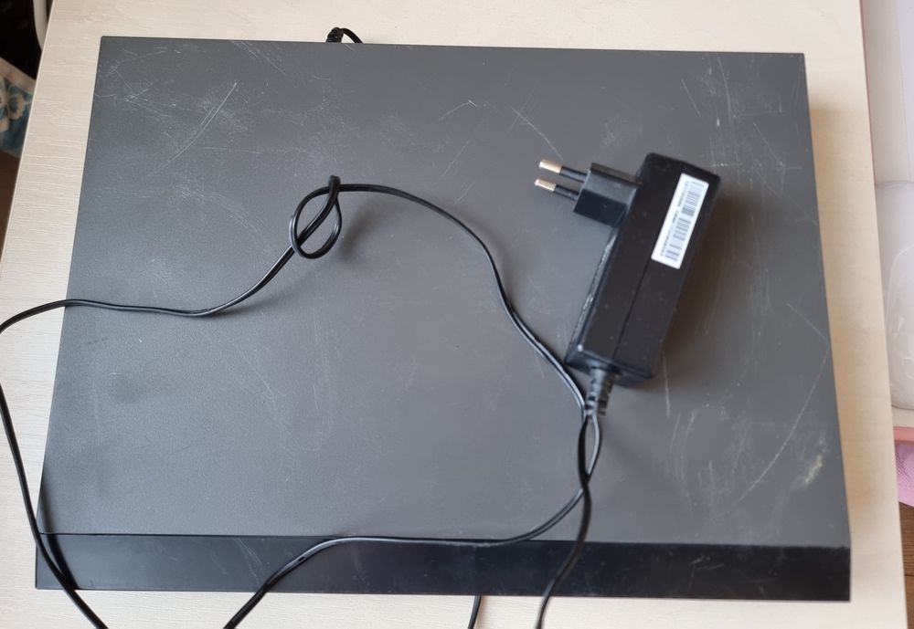 Продаю 4-х канальний мернжевий  відеореєстратор Hikvision DS-7604NI-K1