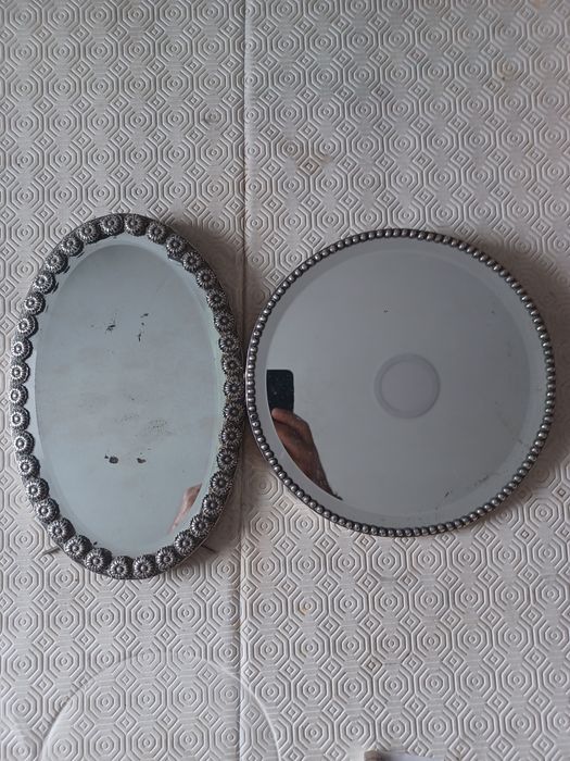 Dois espelhos de mesa