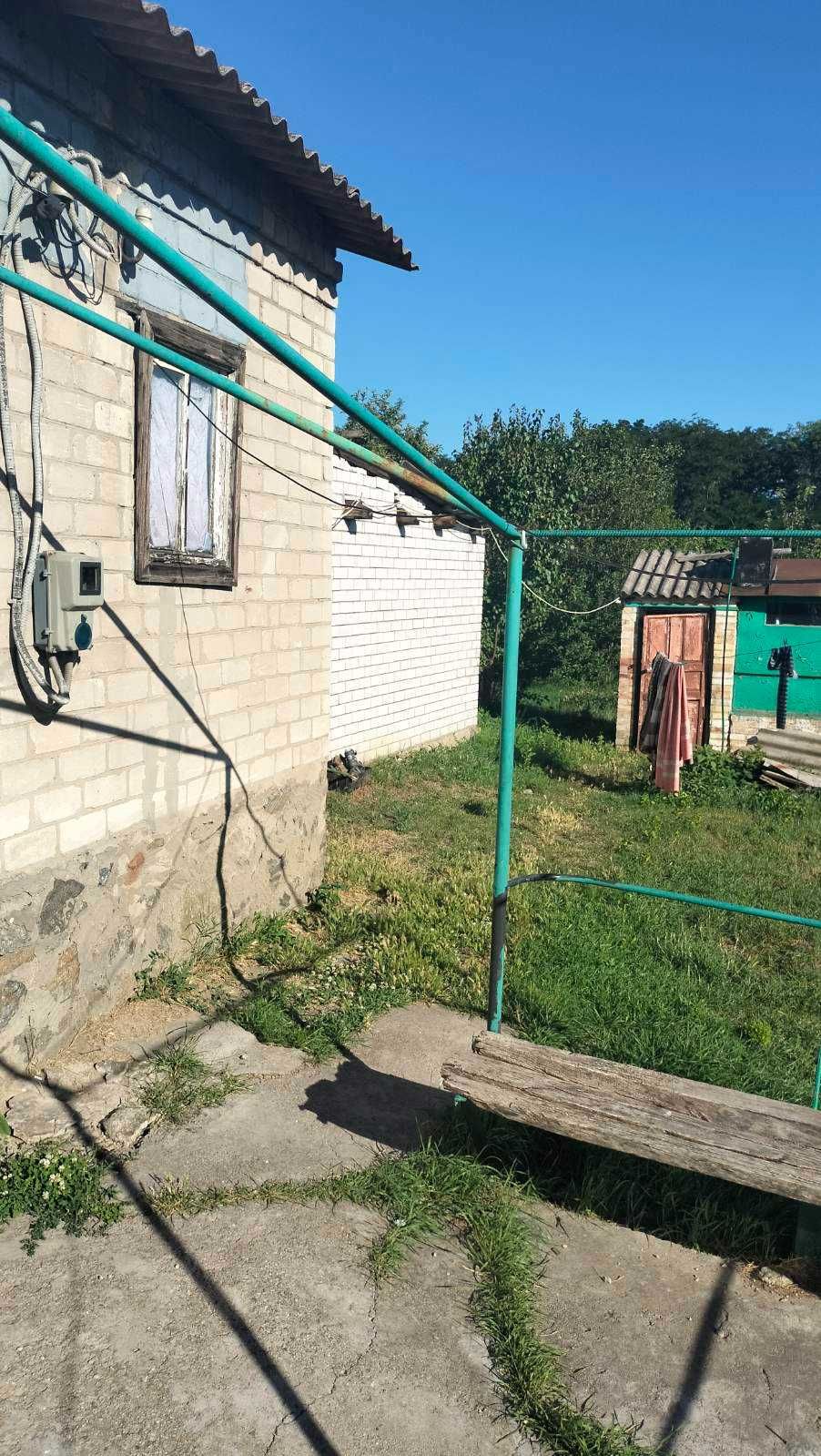 Терміново продам будинок з ділянкою та хоз.будівлями,колодязь,торг