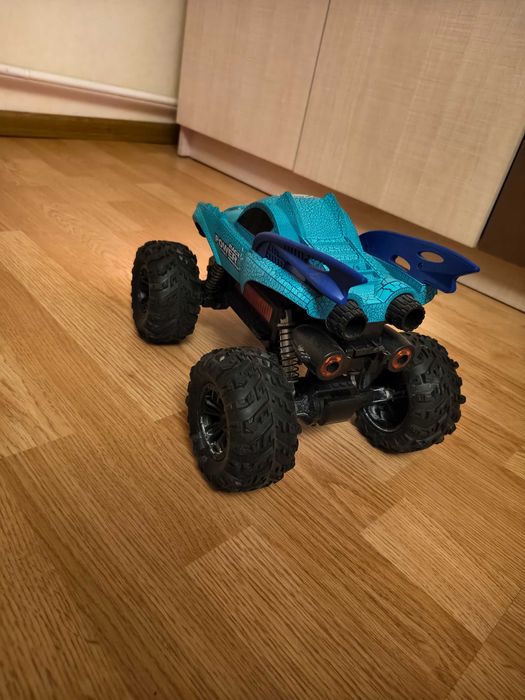 Авто на радіо керуванні