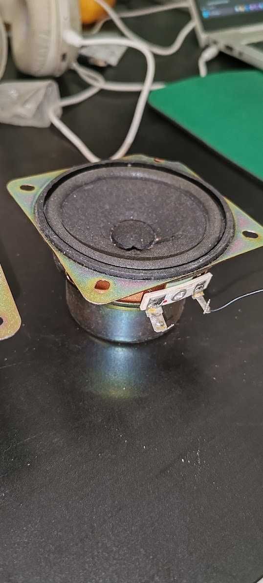 Duas colunas pequenas 7cm com 4 Ohm