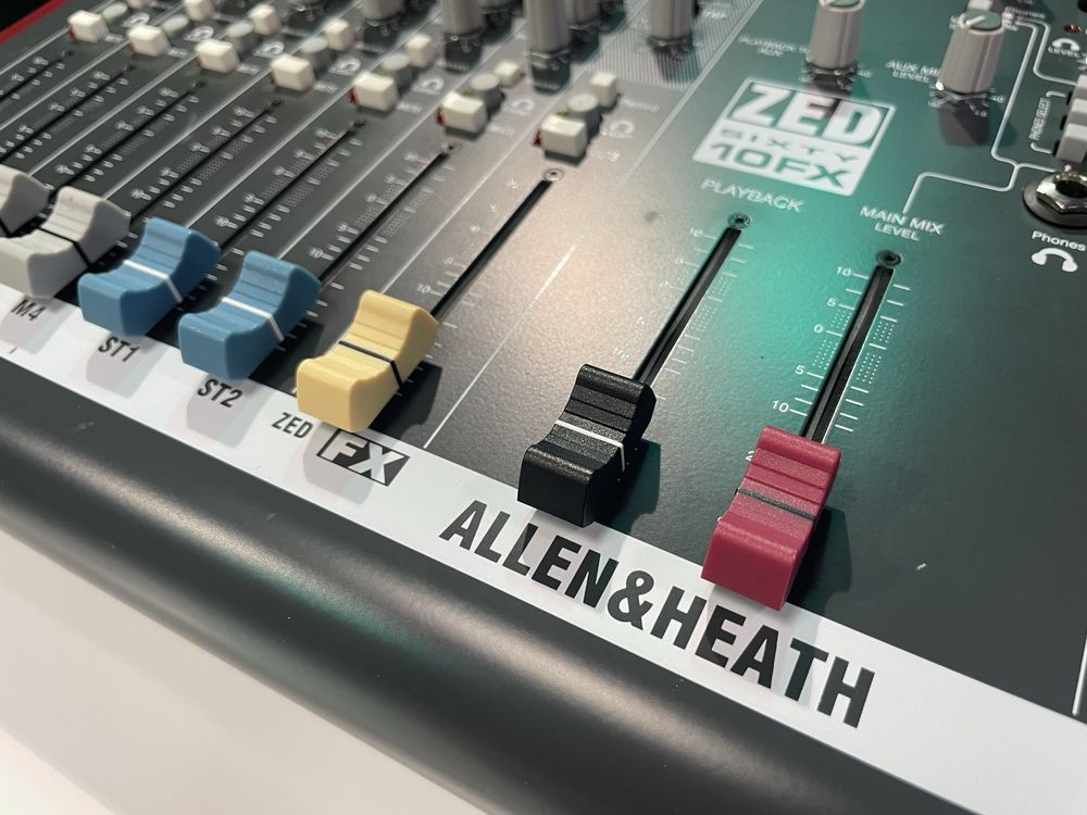 Mesa de som Allen & Heath ZED60-10FX