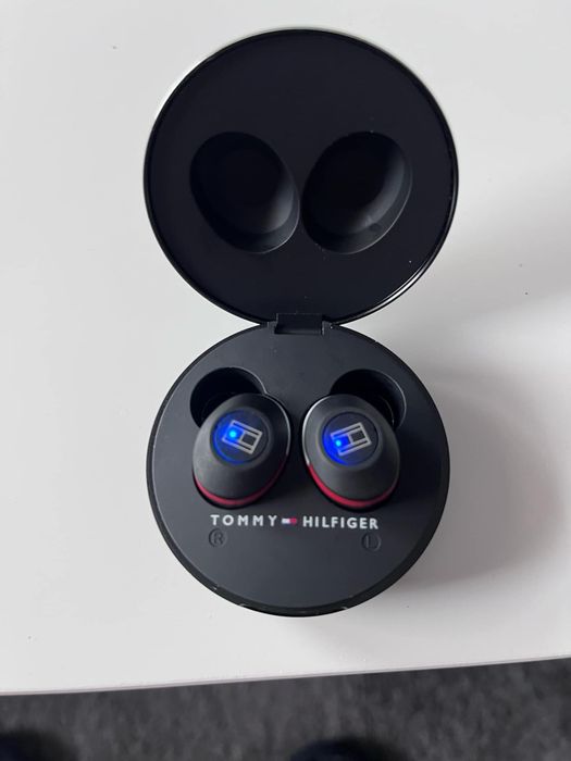 Sluchawki air pods tommy hilfiger