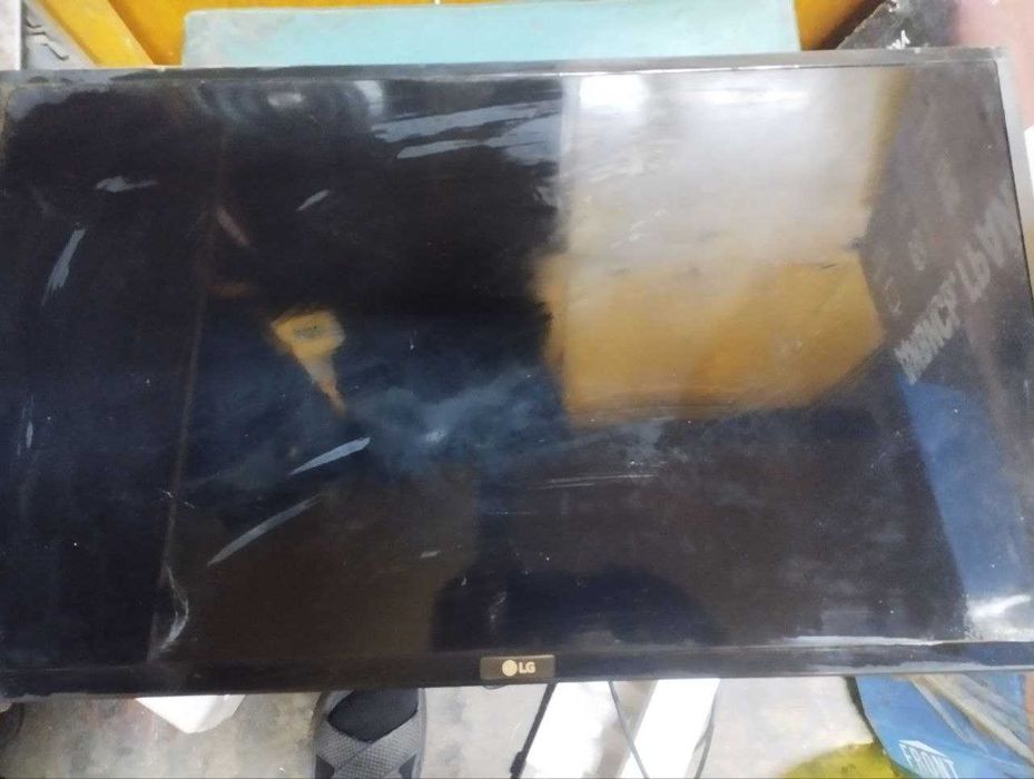 Продам телевизор LG 32 диагональ под ремонт или на запчасти