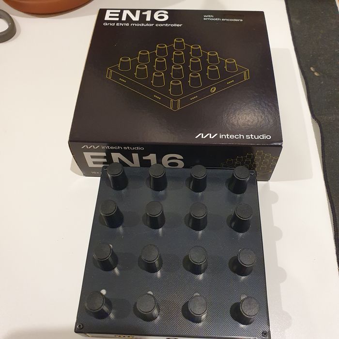 Intech Studio Controlador MIDI EN16