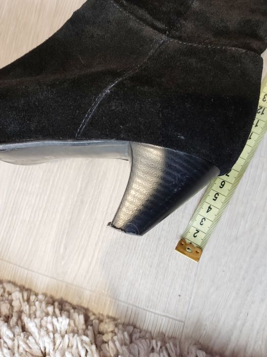 Замшеві високі чоботи