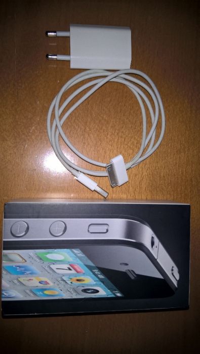 Caixa e carregador Iphone 4 Vendo à melhor oferta acima de 10€