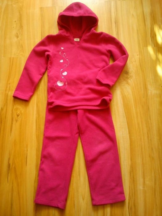 Dres polarowy dla dziewczynki 5 - 6 lat (116 cm.)