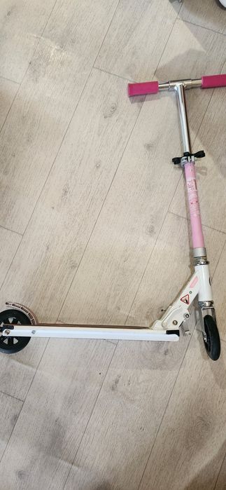 Самокат для дівчинки