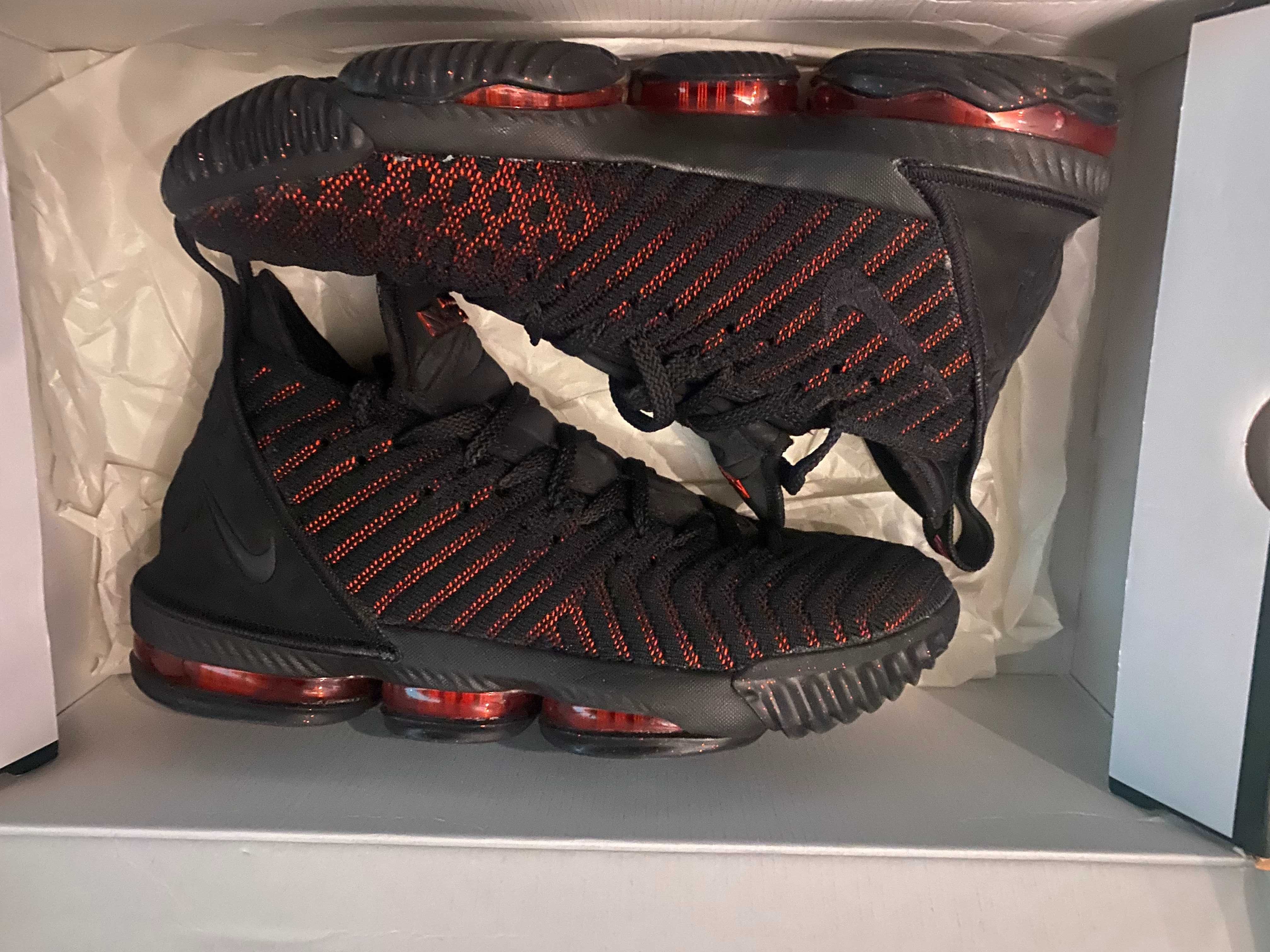 Nike LeBron 16 Fresh Bred (42.5)