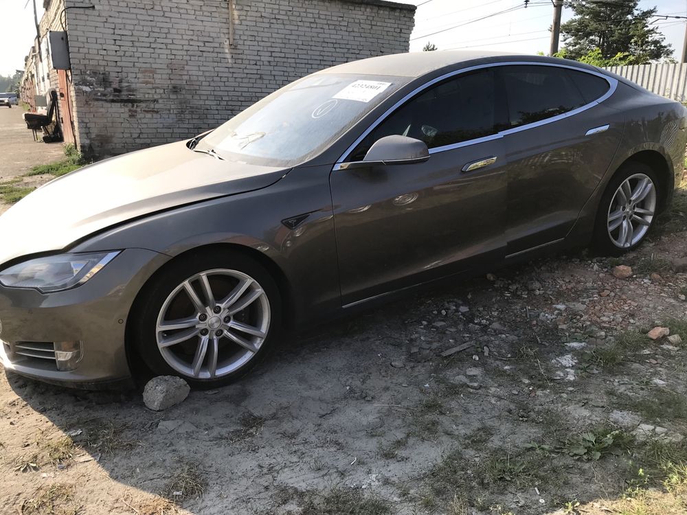 Tesla model S 70D