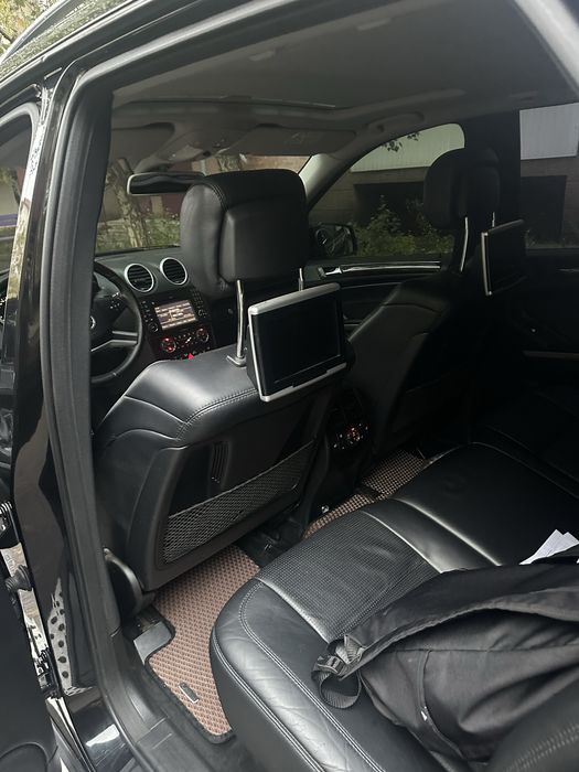 ML63 AMG в отличном состоянии,вся в родной краске