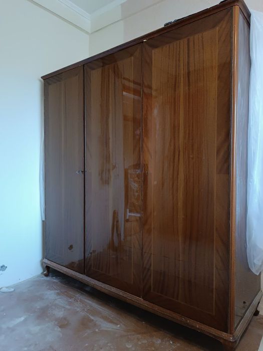 Шафа трьохдверна лакована б/у