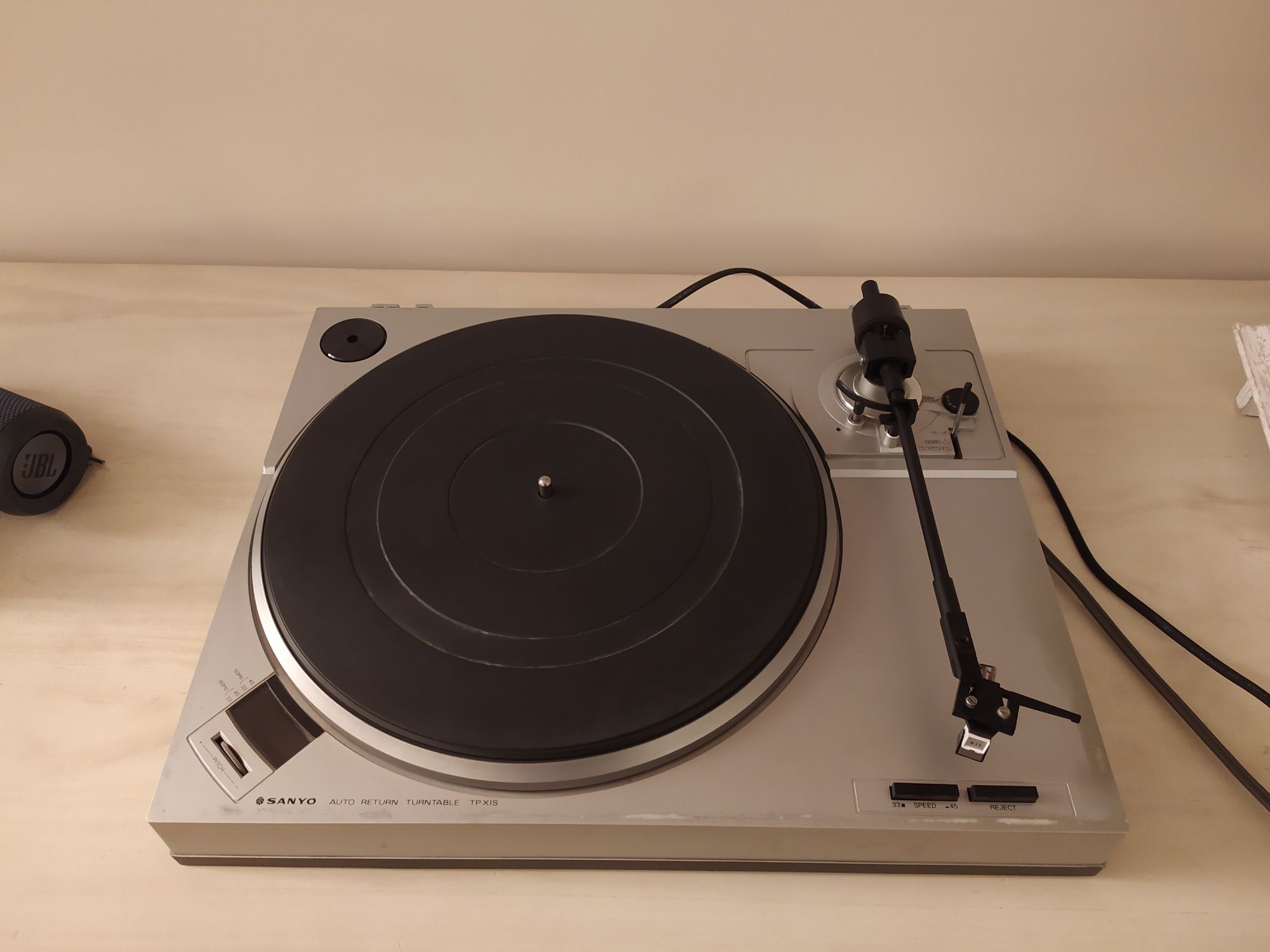 Gira discos Sanyo X1S com auto return