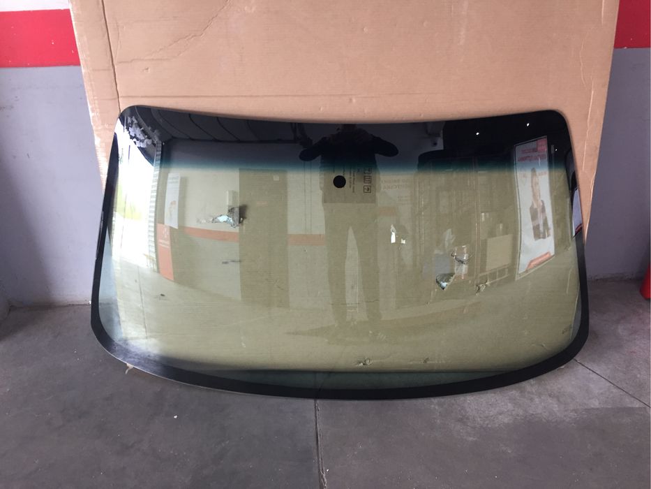 Лобовое стекло Ауди 80/90/100/200/A4/А6 В3/В4/B5/C3/C4/C5