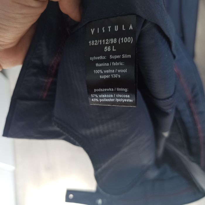 Garnitur Vistula z kamizelką, poszetką, paskiem oraz pokrowcem