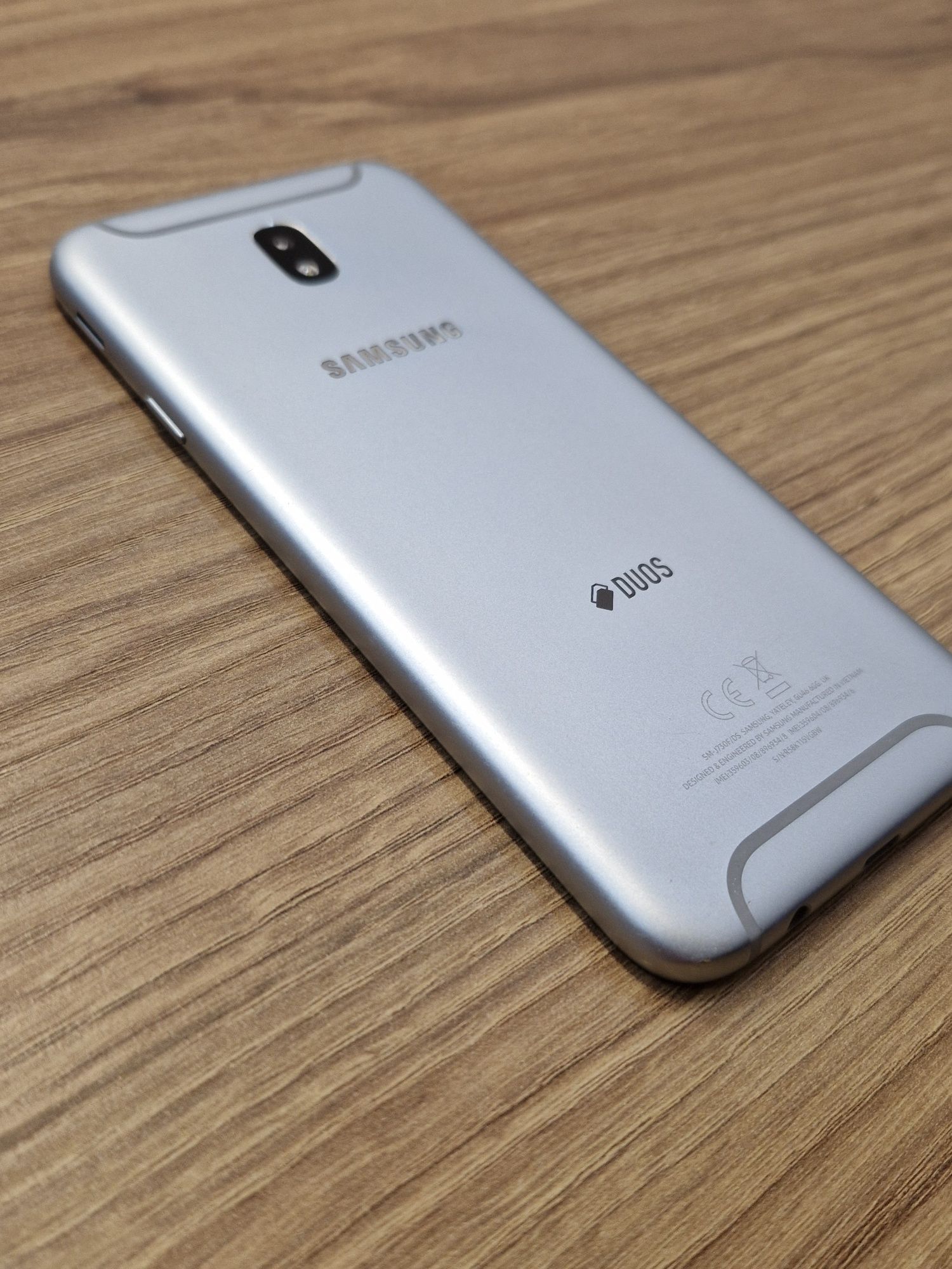 Telefon Samsung J7