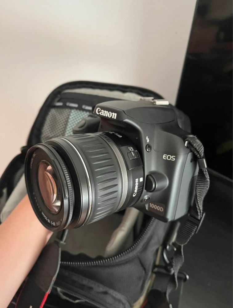 Canon EOS 1000D+Canon EF-S 18-55mm