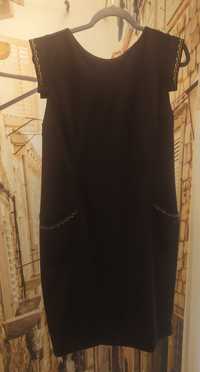 Sukienka czarna z ozdobami 44