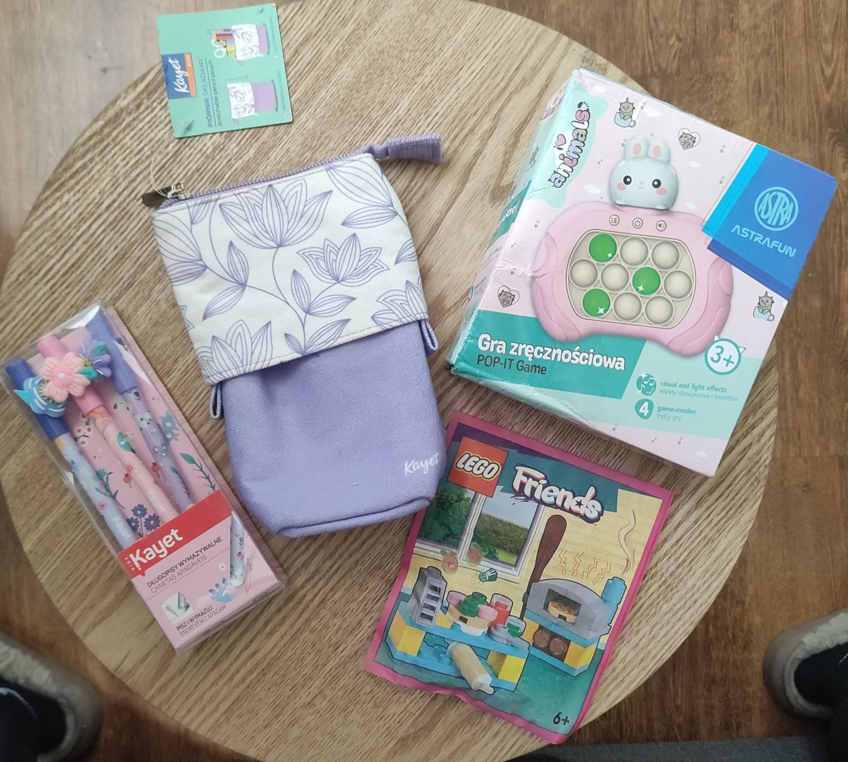 Piórnik , gra popit i LEGO i długopisy