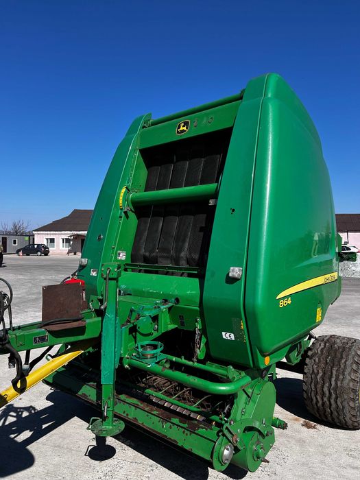 Прес-підбірник John Deere 864
