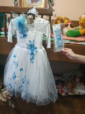 Святкова дитяча сукня з метеликами