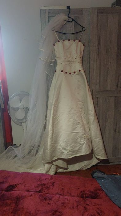 Vestido de noiva com veu
