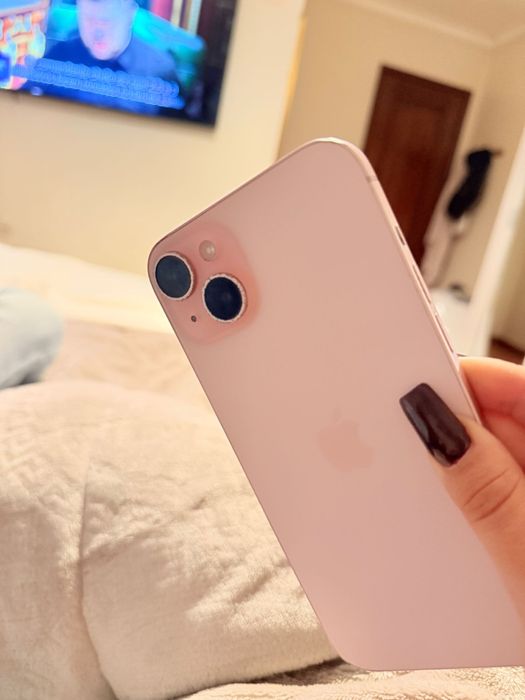 Iphone 15 plus rosa com marcas uso