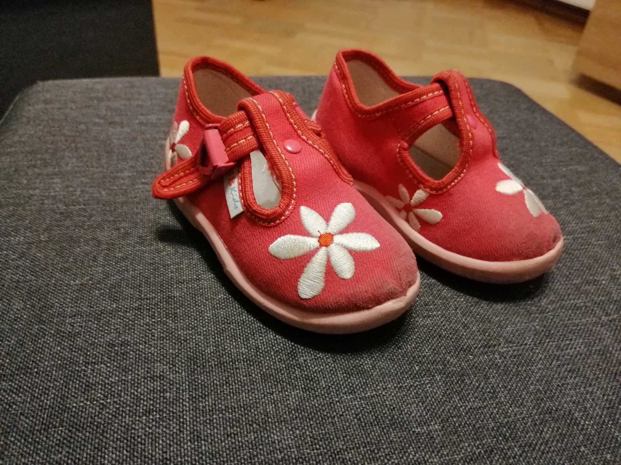 Buty kapcie dla dziewczynki MB Kids rozmiar 22