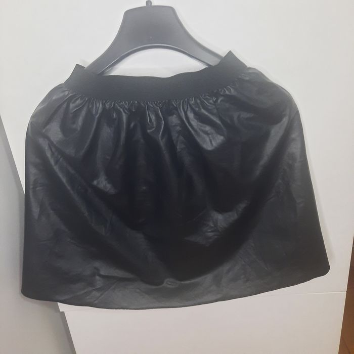 Spódnica ze skóry czarna Sinsay r 146