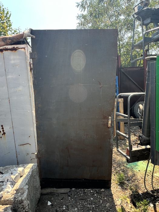 Продам дверь металлическую