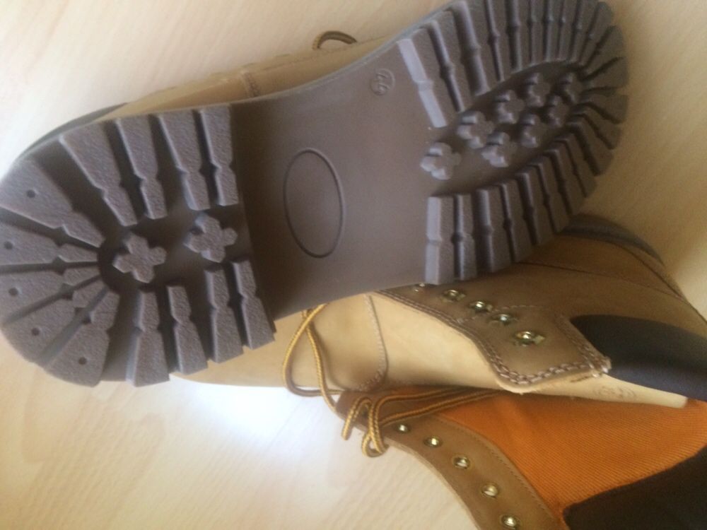 Нові шкіряні черевики з Італіі