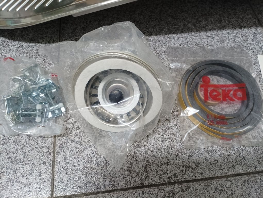 Lava louça inox de encastre da teka. Novo