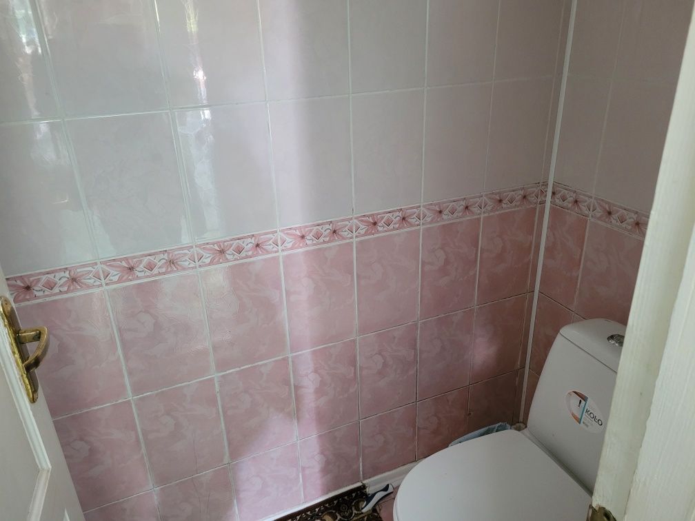 Продається пів будинку